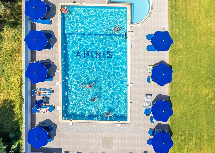Anixis & 3*