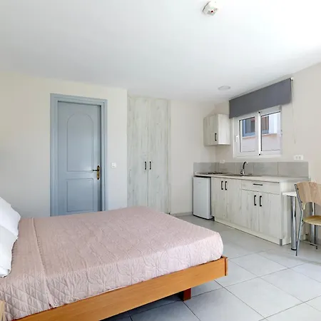 Anixis & Aparthotel 3*