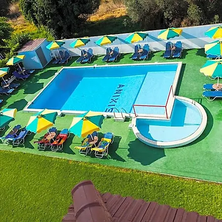 Apartahotel Anixis & 3*