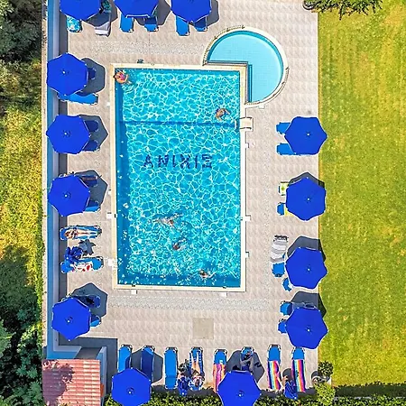Anixis & Apartahotel 3*