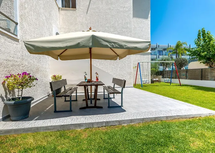 Hotel apartamentowy Anixis & 3*