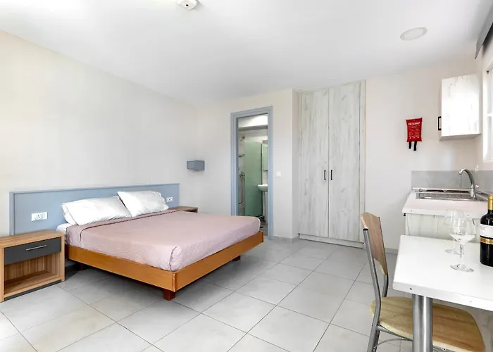 Hotel apartamentowy Anixis & 3*