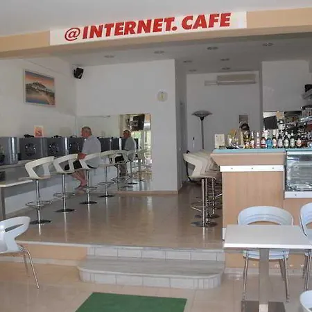 Anixis & شقة فندقية 3*